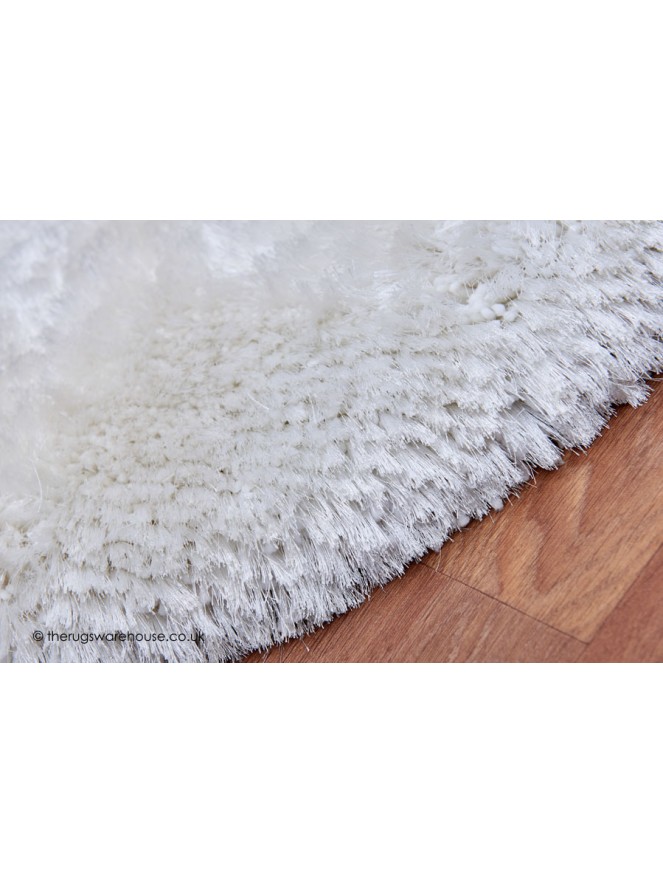 Plush White Circle Rug - 3