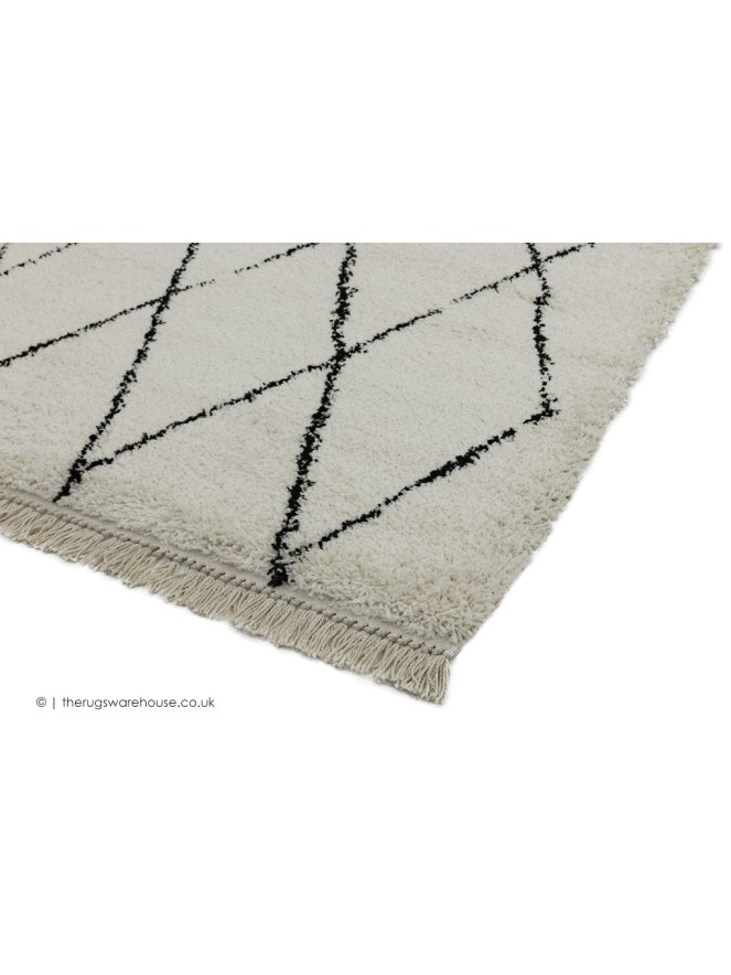 Rocco Diamonds Cream Rug - 3