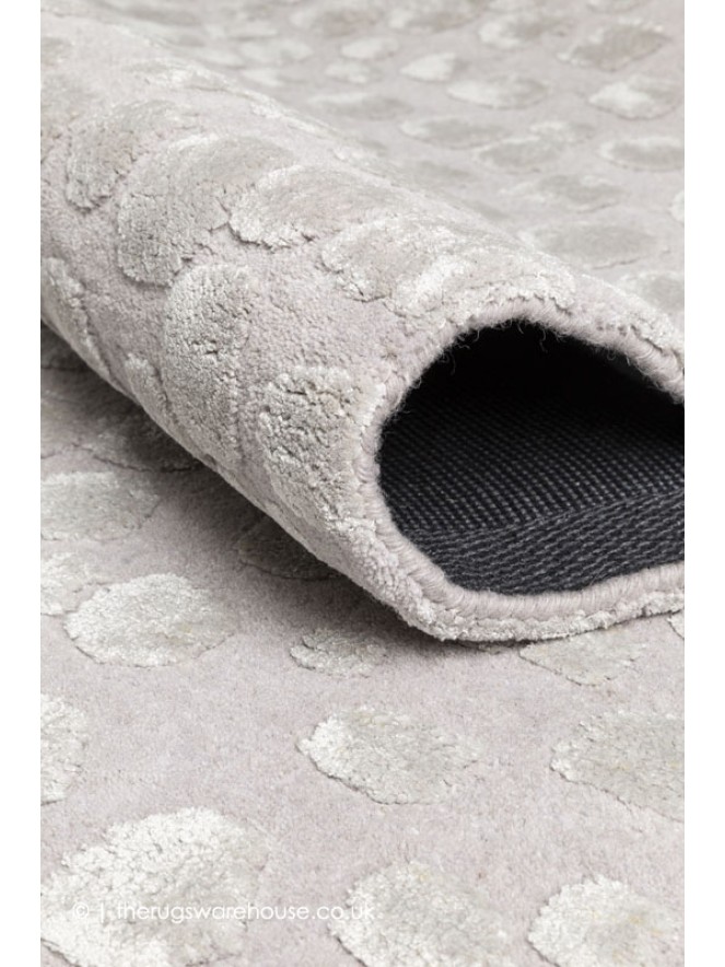 Dotted Silver Rug - 5