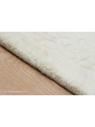 Royale Lux Ivory Oval Rug - Thumbnail - 4