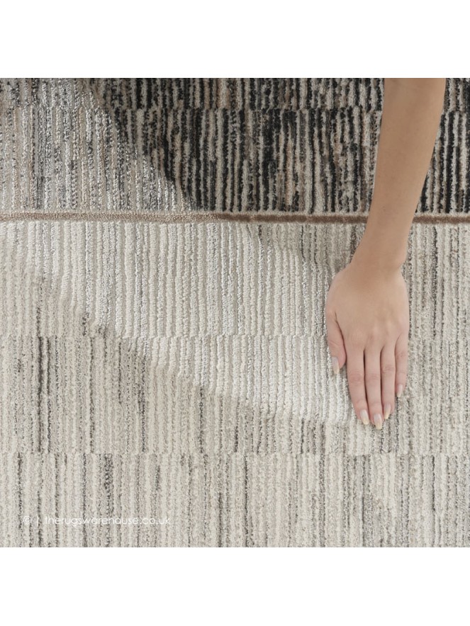 Taiga Grey Black Runner - 4