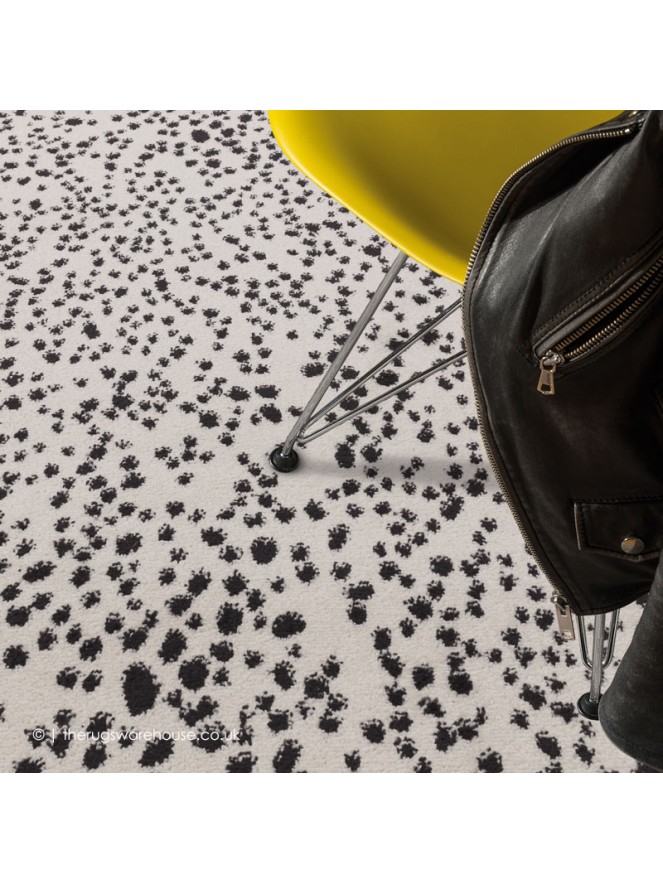 Black Spotty Rug - 2