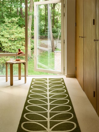 Linear Stem Green