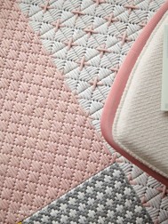 Silai Rose Rug - Thumbnail - 4